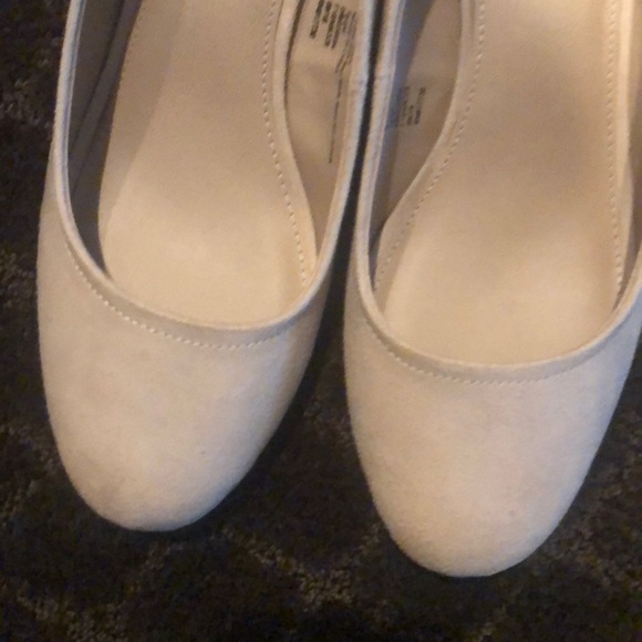 Universal Thread shoes - Picture 3 of 5